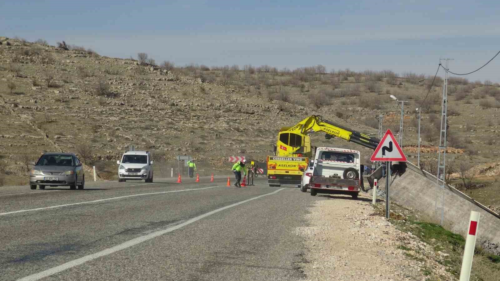 Batman’da briket yüklü tır devrildi: 1 yaralı