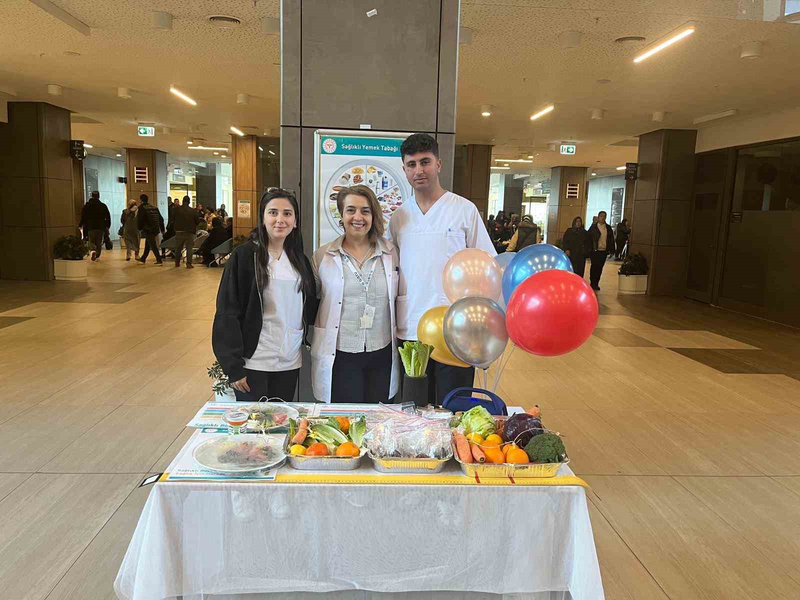 GİBT&Uuml; Hemşirelik B&ouml;l&uuml;m&uuml; &ouml;ğrencilerinden Obezite Farkındalık etkinliği
