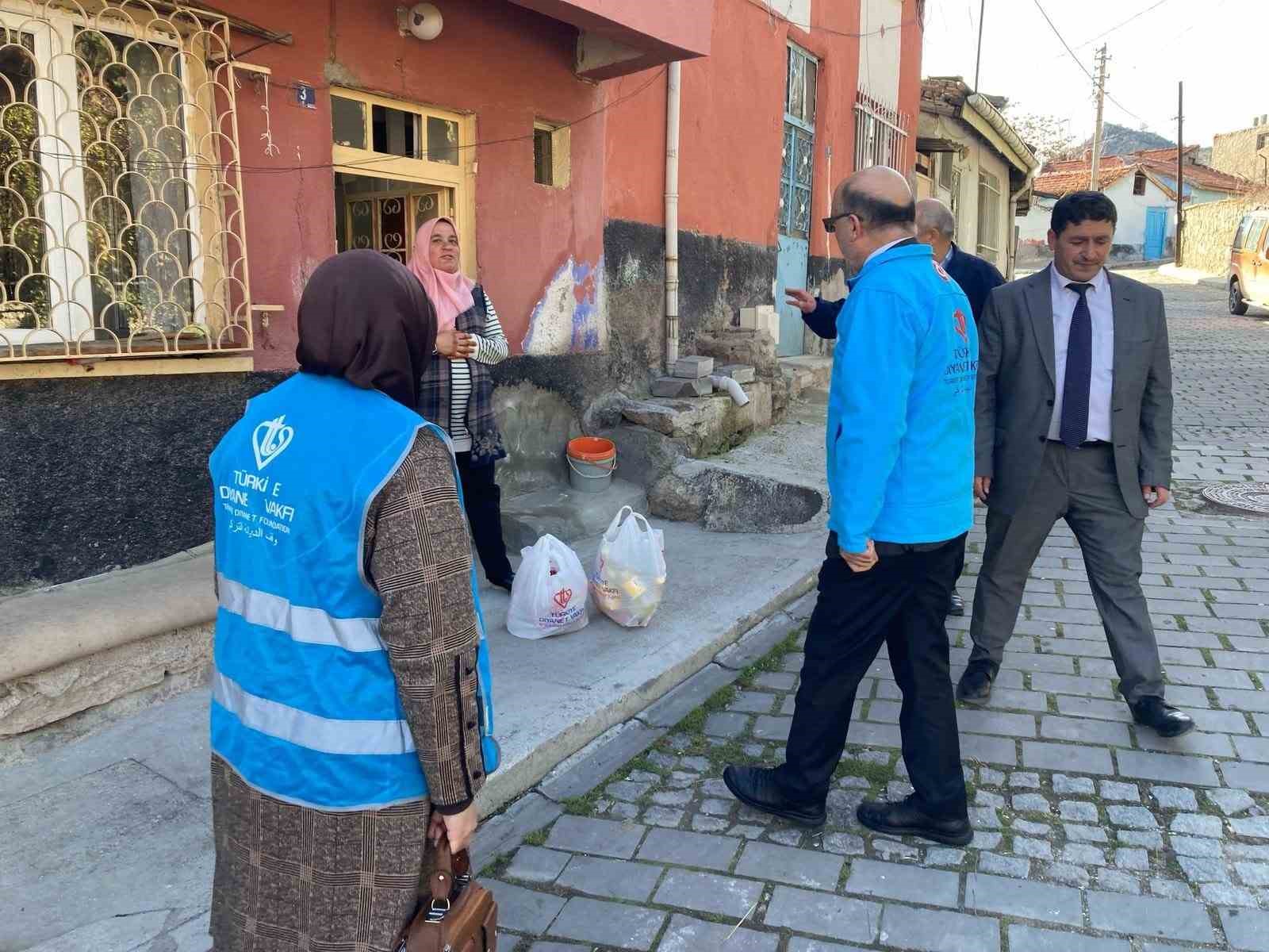 Afyonkarahisar’da ihtiyaç sahiplerine Ramazan yardımı