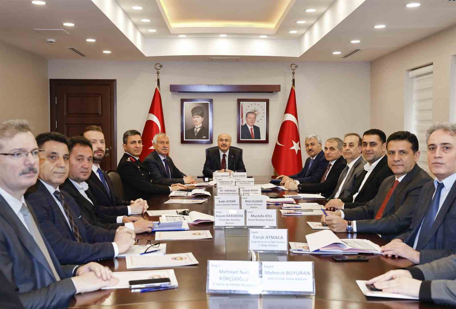 Adana Valisi K&ouml;şger:" T&uuml;m belediyelerimiz kendi barınaklarını en kısa s&uuml;rede inşa edecek"
