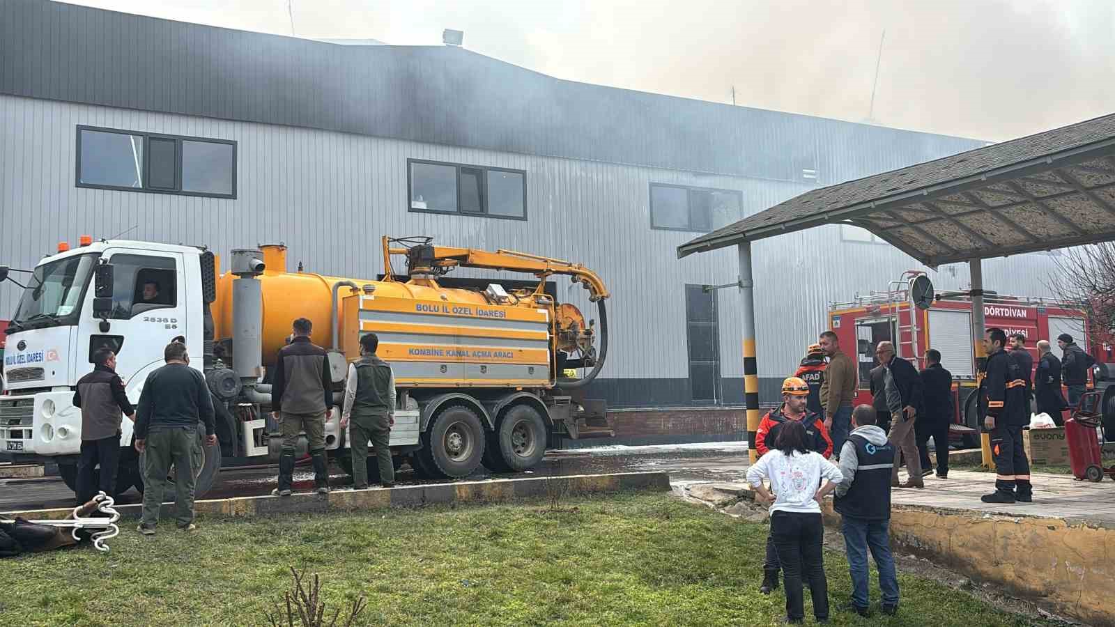 Bolu&rsquo;da fabrika yangını kontrol altına alındı

