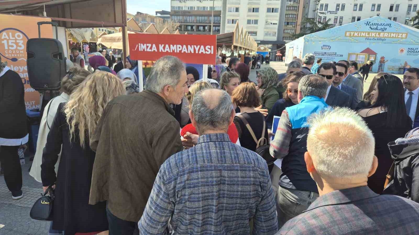 "Anayasa Değişsin, Aile Korunsun" imza kampanyası
