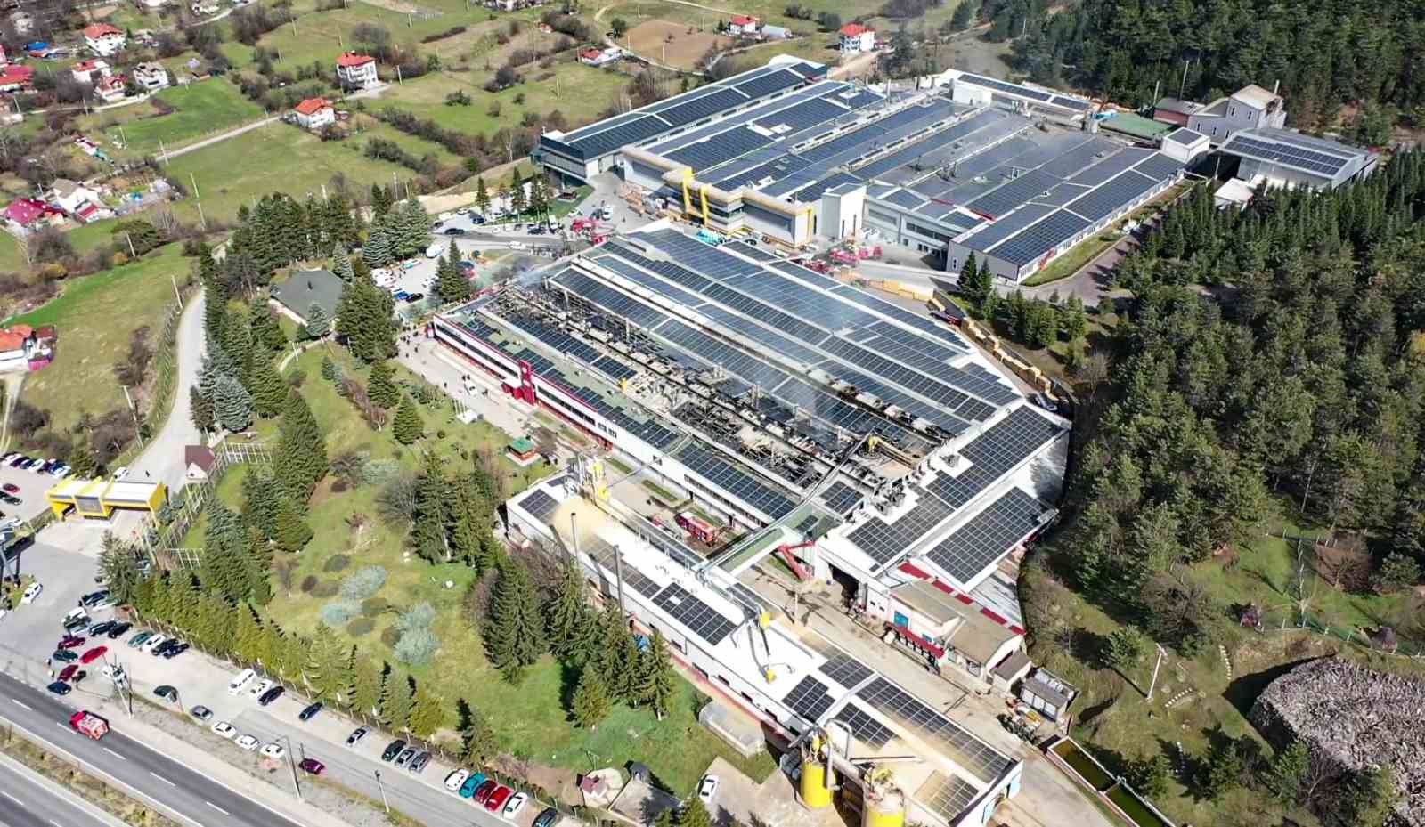Fabrika yangını havadan görüntülendi