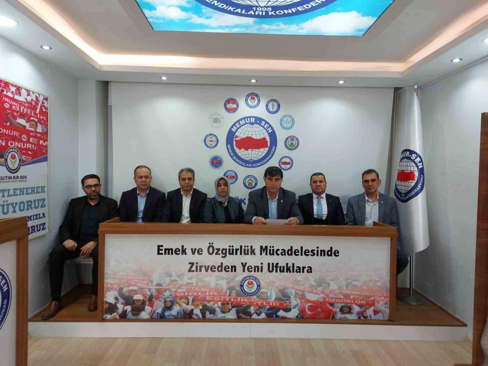 Memur-Sen aile yapısı ve &ouml;zg&uuml;rl&uuml;kler i&ccedil;in imza kampanyası başlattı
