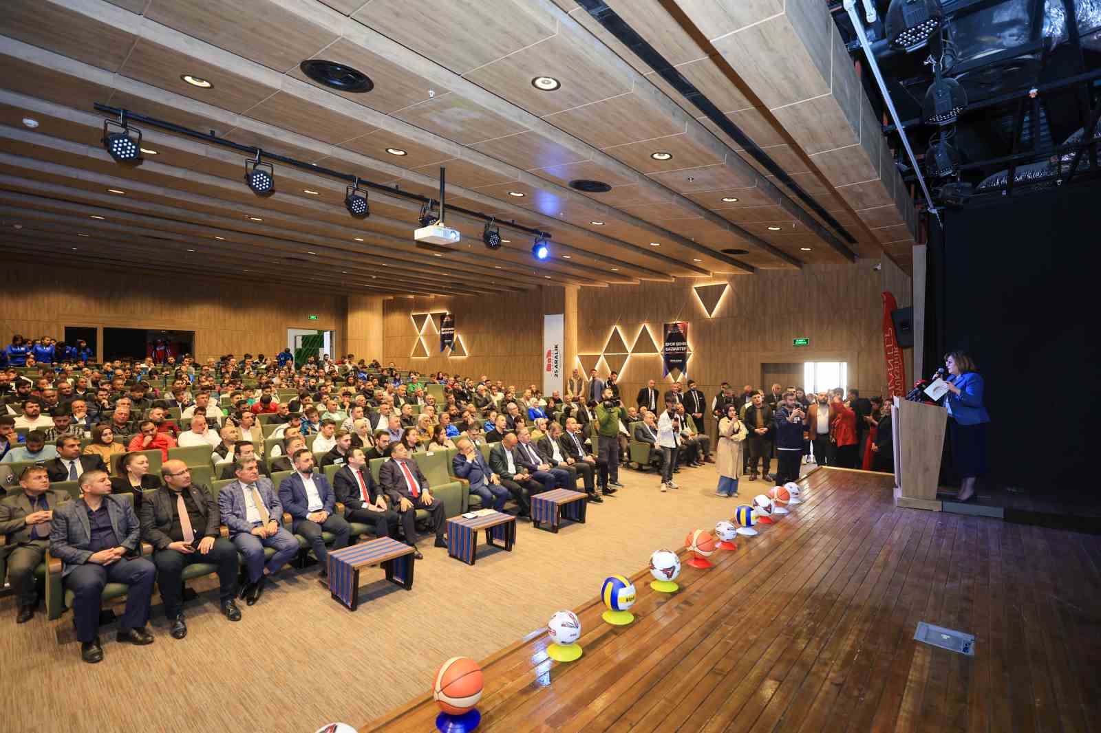 Gaziantep B&uuml;y&uuml;kşehir&rsquo;den amat&ouml;r spor kul&uuml;plerine 10 milyon TL nakdi destek
