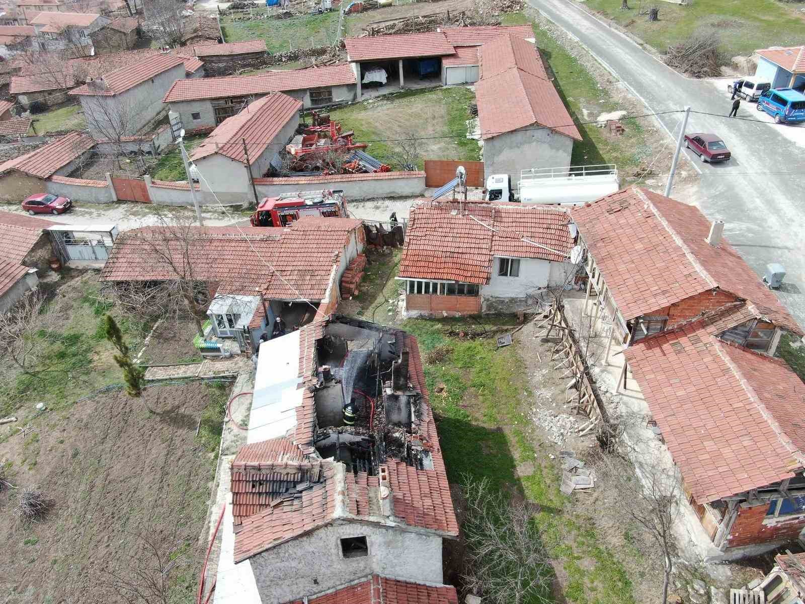 İn&ouml;n&uuml;&rsquo;de ev yangını
