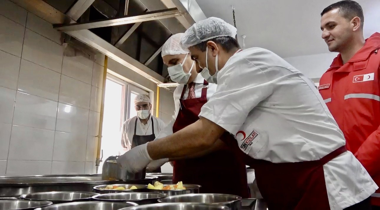 Ağrı’da Ramazan’da 3 bin 200 kişiye sıcak yemek ulaştırılıyor