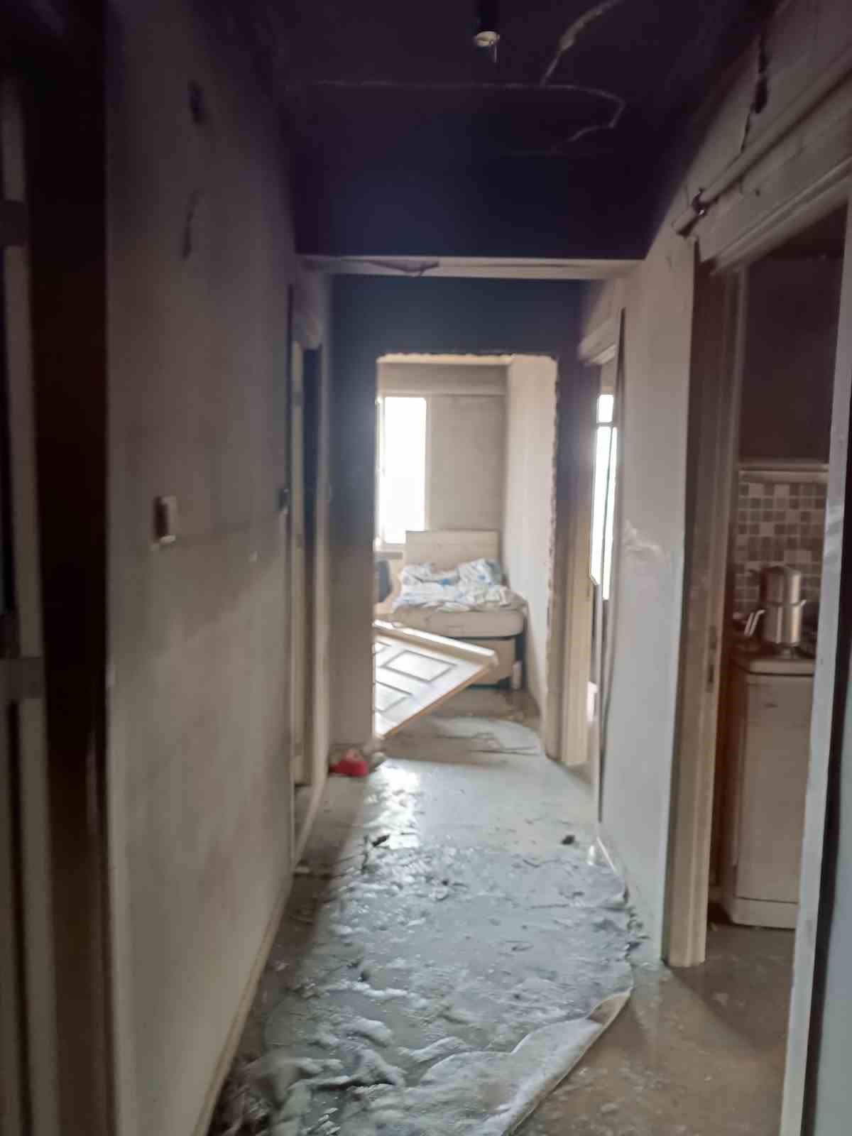 Boz&uuml;y&uuml;k&rsquo;te maddi hasarlı ev yangını
