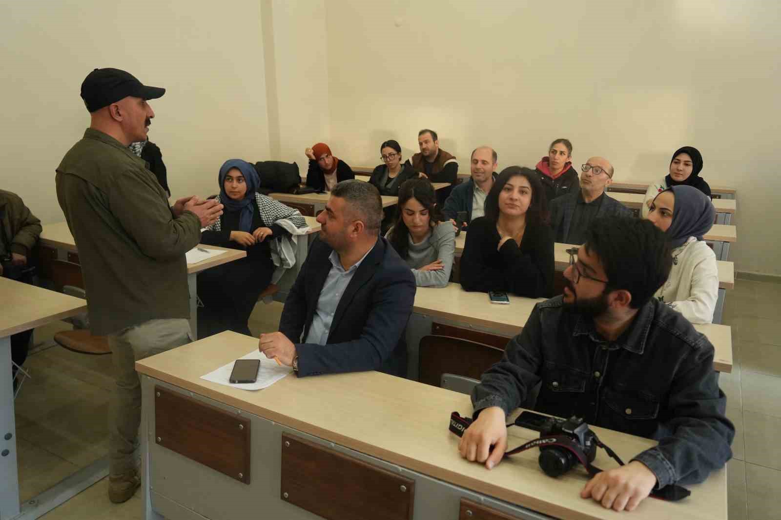 Muş&rsquo;un usta fotoğraf&ccedil;ısı &ouml;ğrencilere fotoğraf&ccedil;ılığı anlattı
