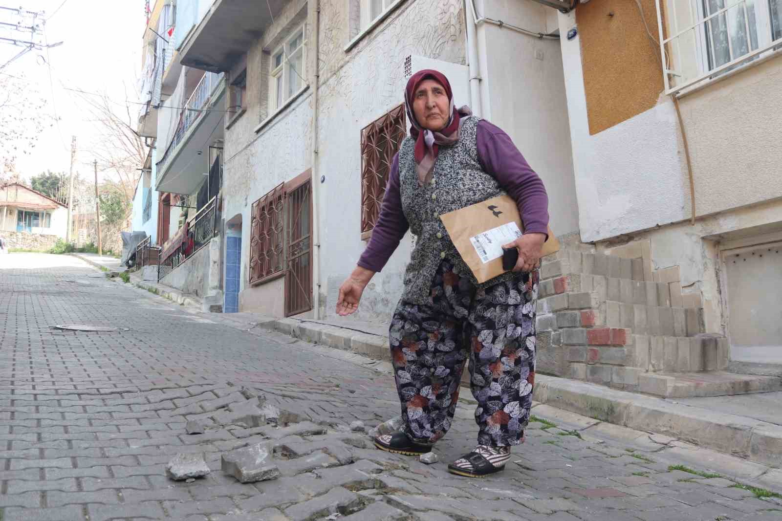 T&uuml;nel inşaatı devam eden mahallede, evlerde oluşan derin &ccedil;atlaklar vatandaşı tedirgin ediyor
