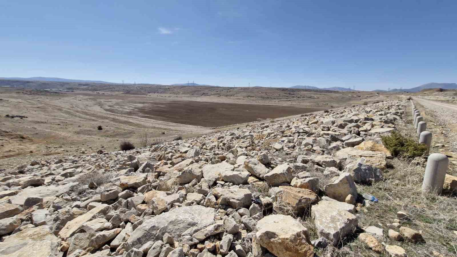 Karaman&rsquo;da kış mevsiminde barajlar susuz kaldı

