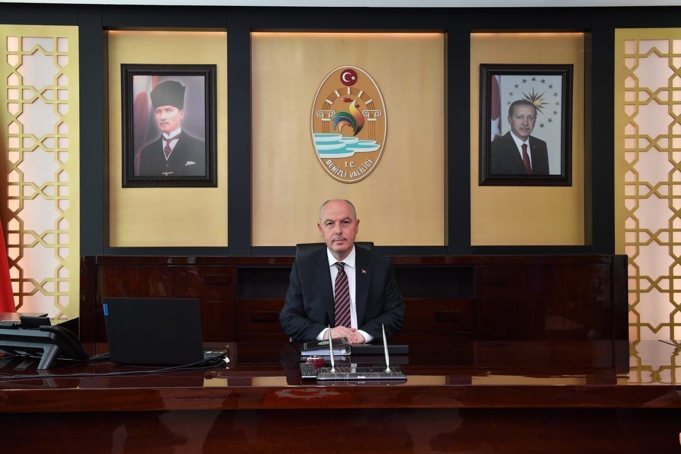 Vali Coşkun; "Hekimlerimizin insanüstü gayretleri, her türlü takdirin üzerindedir"