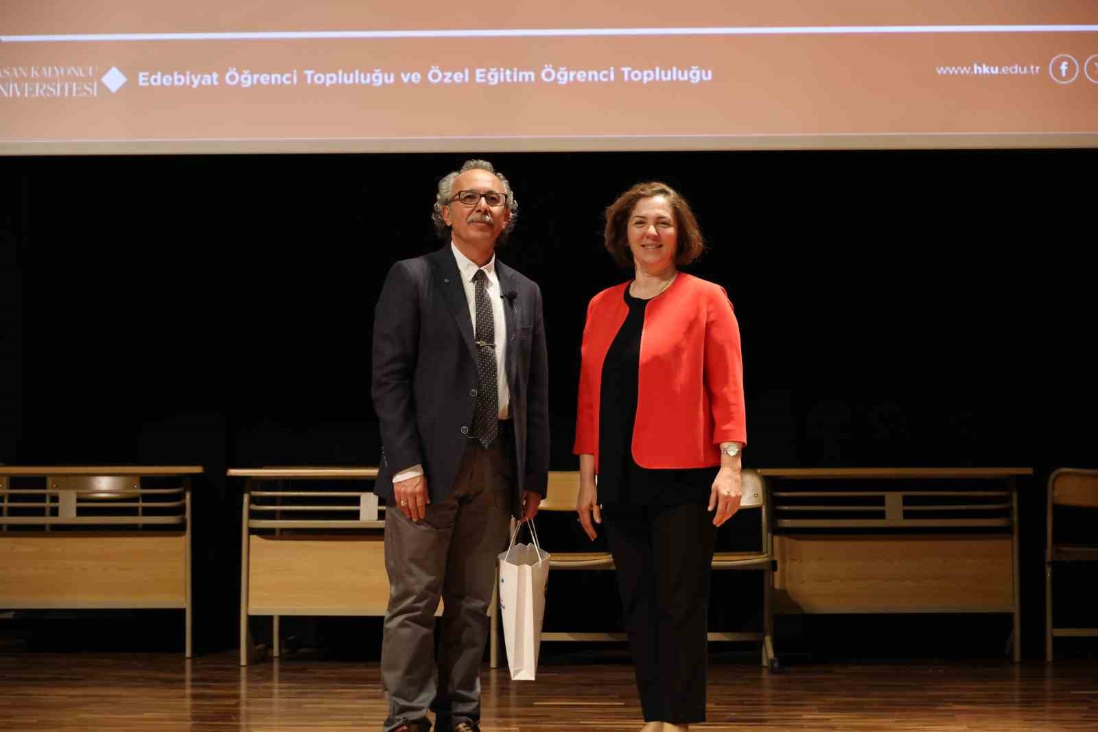 Hasan Kalyoncu &Uuml;niversitesi&rsquo;nde "Bir Yıldız, Bir Hilal, İlelebet İstiklal" konferansı d&uuml;zenlendi
