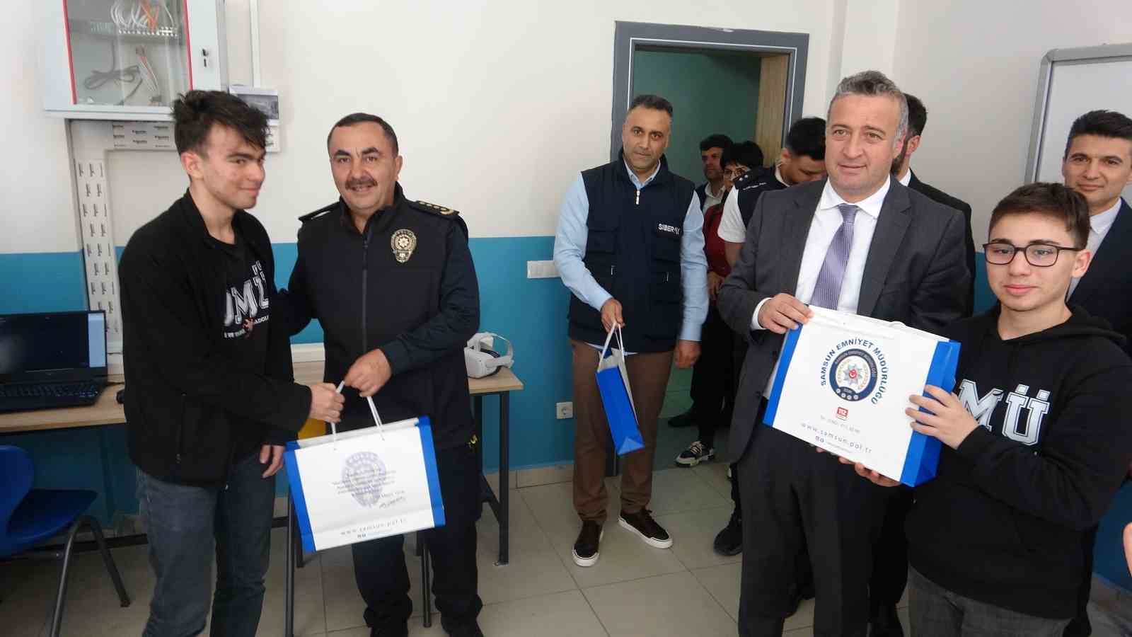 İl Emniyet Müdürü Arıbaş’tan öğrencilere ’güvenli internet’ uyarısı