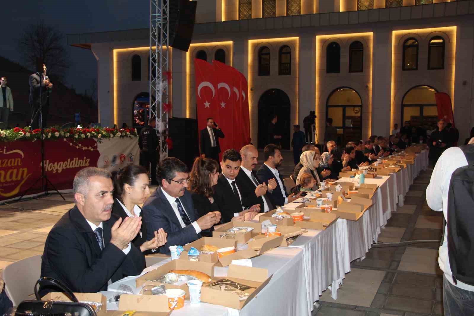 İ&ccedil;işleri Bakanı Yerlikaya: "Bu toprakları bize vatan kılan cevher kardeşliğimizde saklıdır"
