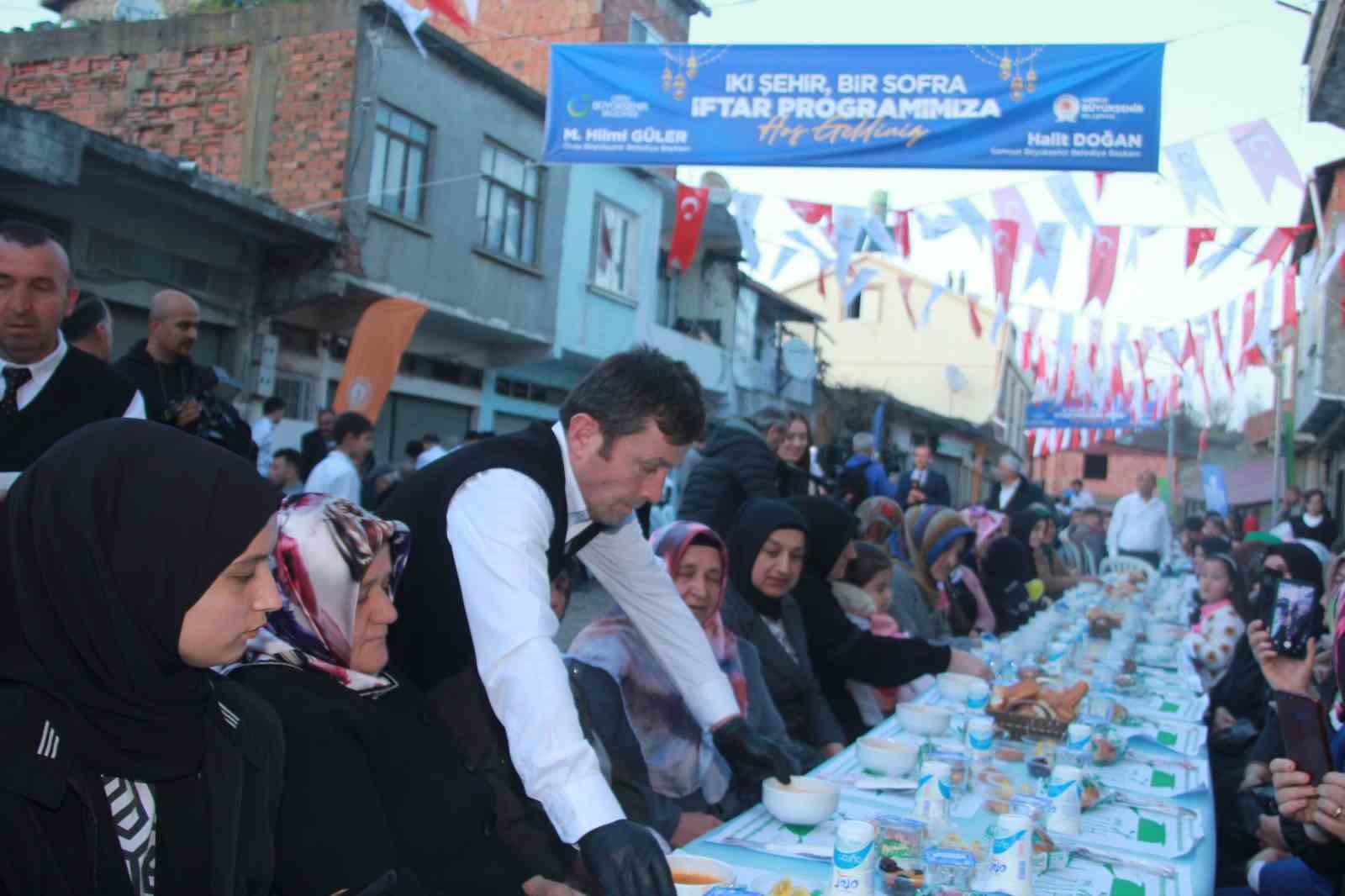 Karadeniz fıkralarını aratmayan noktada Samsun ve Ordu protokol&uuml; buluştu
