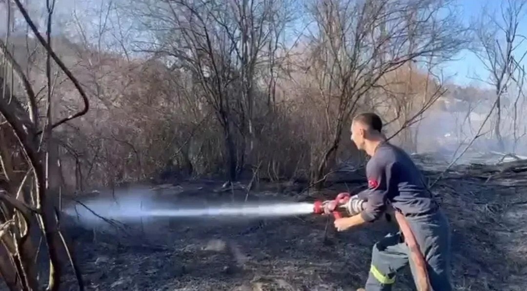 Emet’te ot yangını