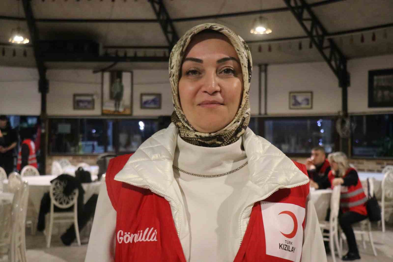 Memleketinden uzak 40 &ouml;ğrenci, anne elinin değdiği iftar sofrasında buluştu
