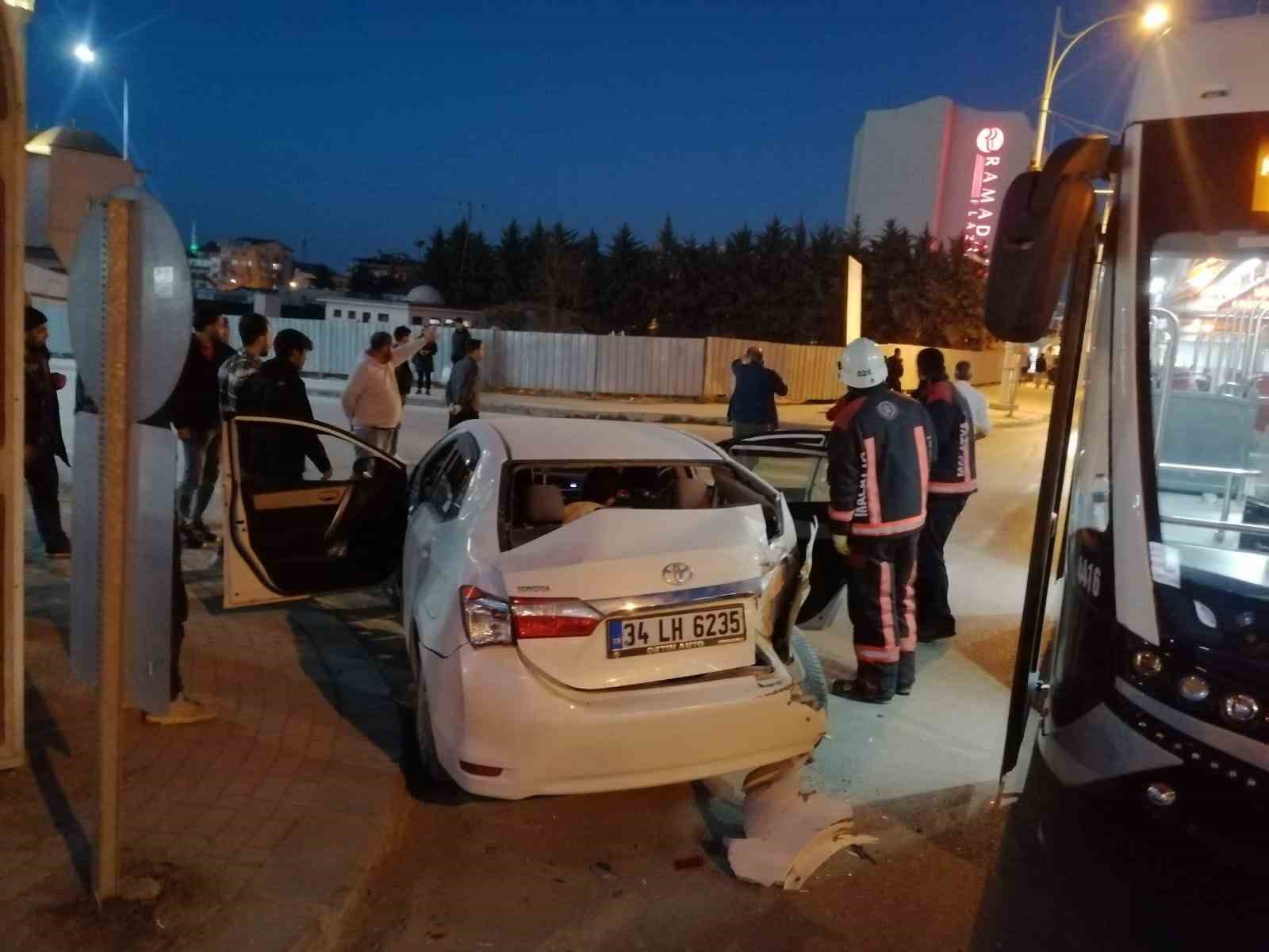 Malatya’da trambüs ile otomobil çarpıştı: 5 yaralı