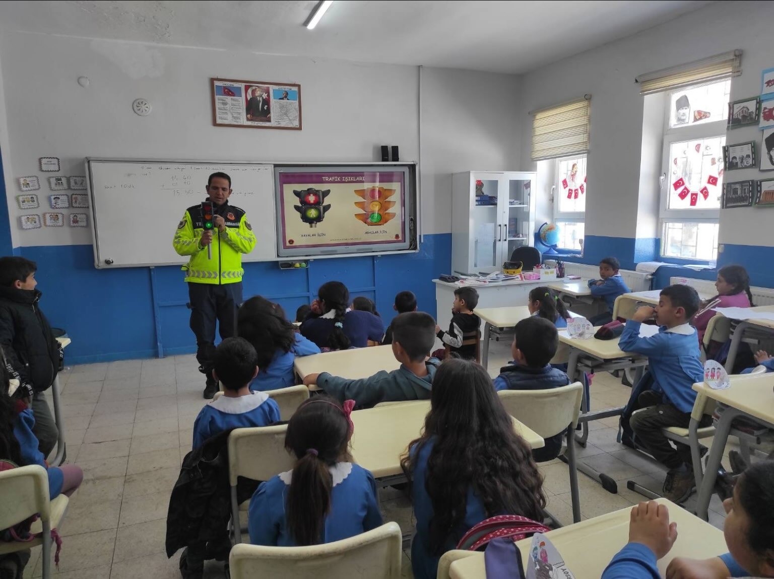Kars’ta jandarmadan öğrencilere trafik eğitimi