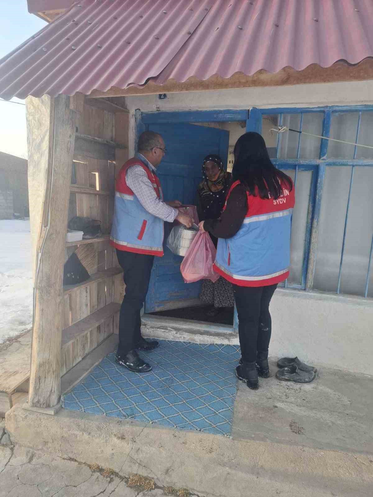 Diyadin’de iftar sofraları kapıya teslim ediliyor