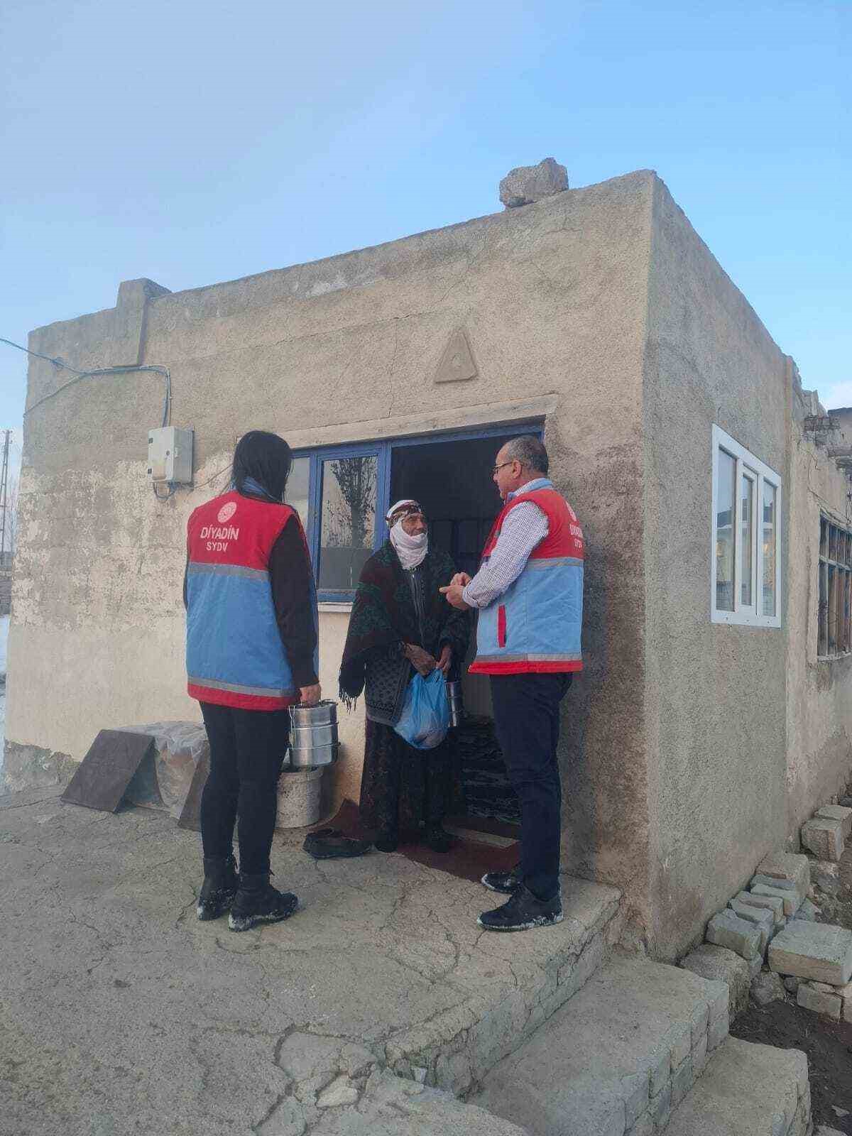 Diyadin&rsquo;de iftar sofraları kapıya teslim ediliyor
