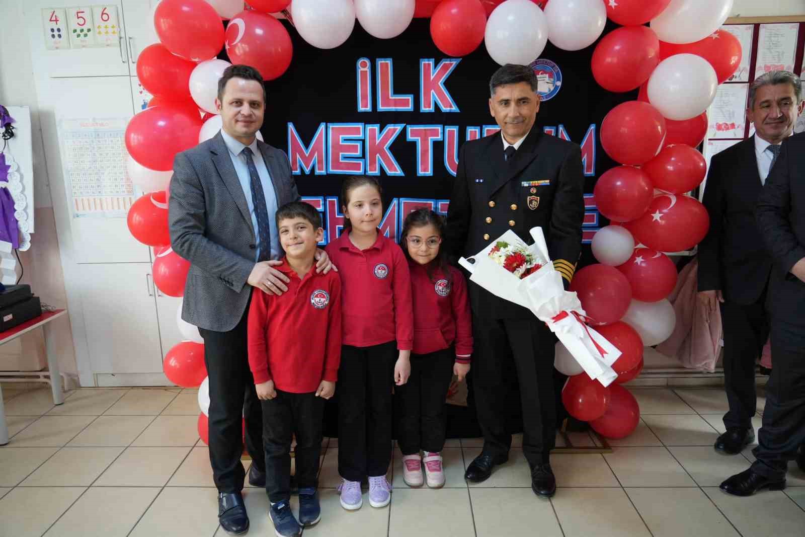 "Bir Mektup Da Sen Yaz" etkinliğiyle Mehmetçik ve öğrenciler buluştu