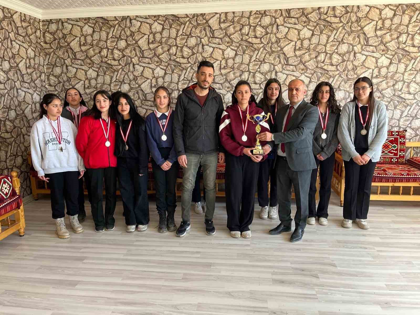 Diyadin&rsquo;de Okullararası voleybol turnuvası
