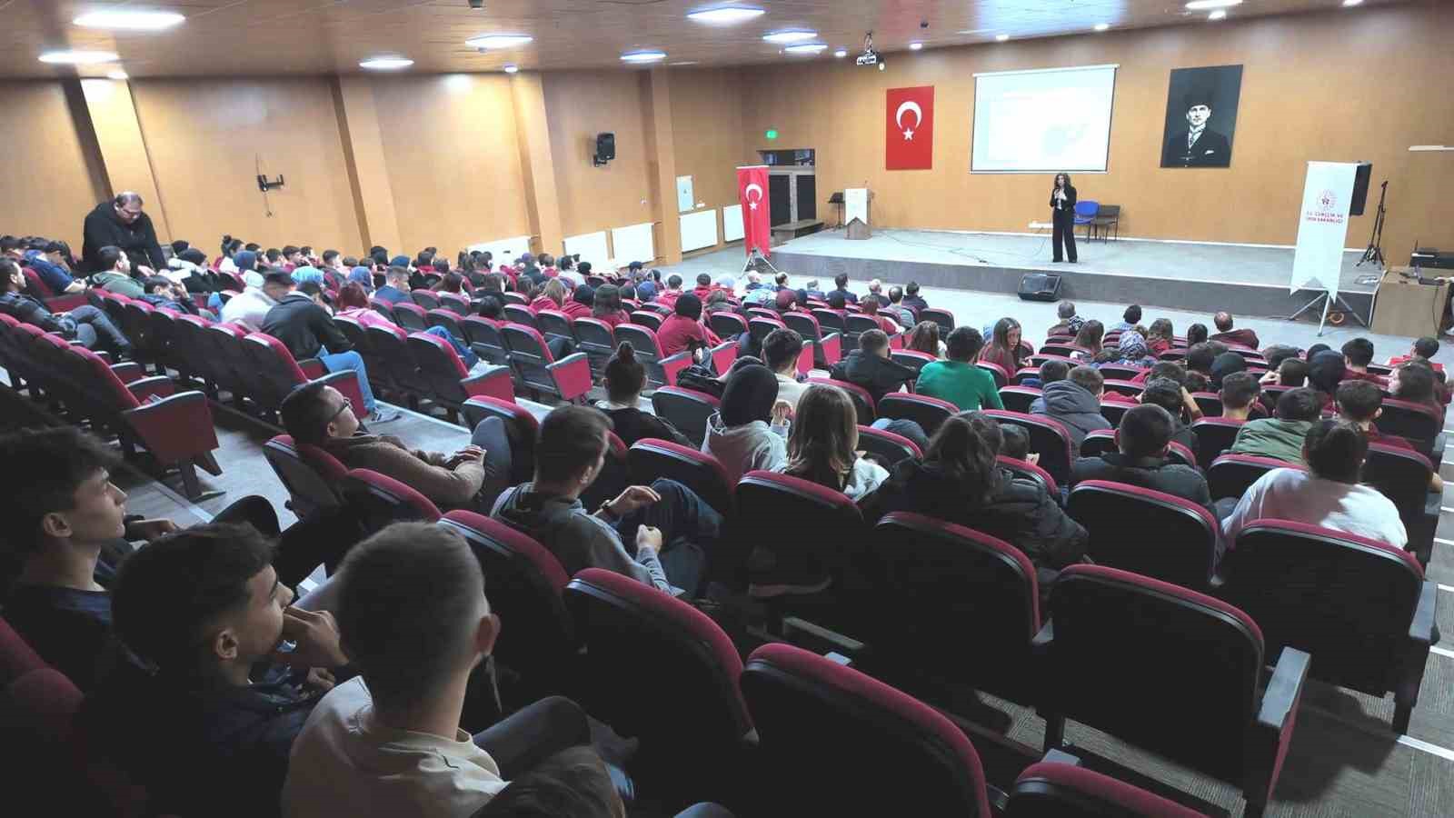 Hisarcık’ta lise öğrencilerine "Dijital Bağımlılık" konulu konferans