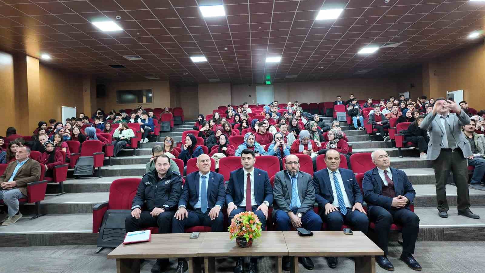 Hisarcık’ta lise öğrencilerine "Dijital Bağımlılık" konulu konferans
