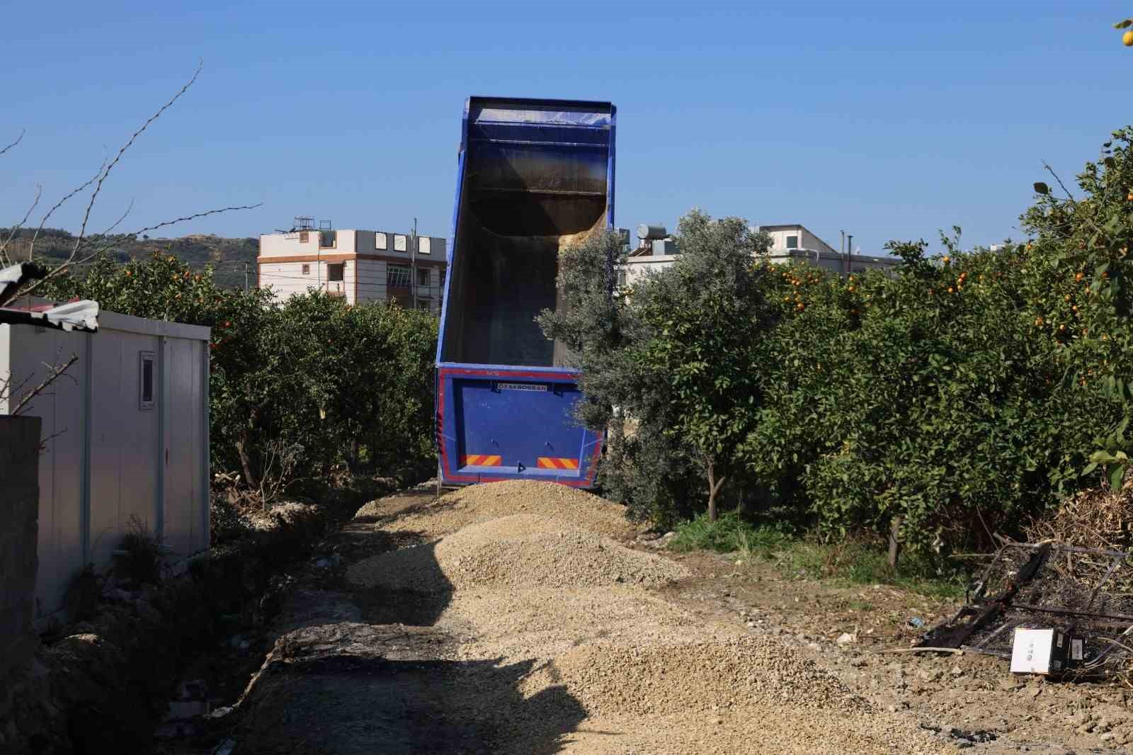 Engelli vatandaşların yaşadığı sokakta yol sorunu b&uuml;y&uuml;kşehir belediye ekiplerince &ccedil;&ouml;z&uuml;ld&uuml;
