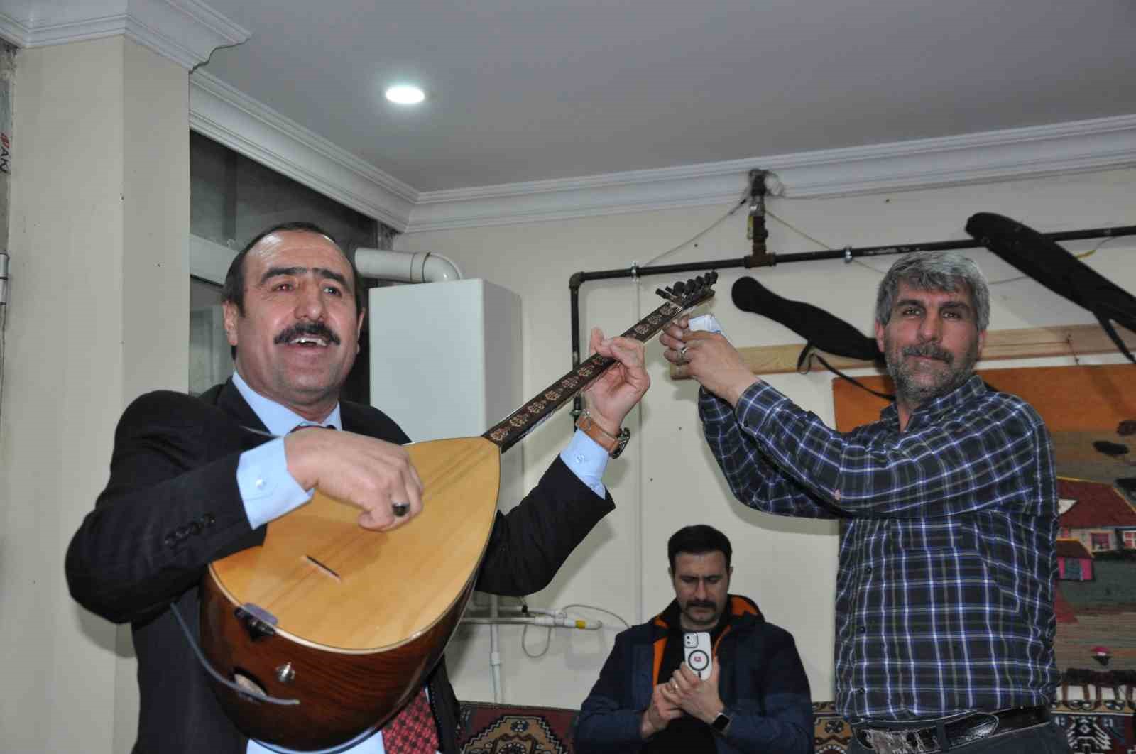 Kars&rsquo;ta Ramazan ayında aşıklık geleneği yaşatılıyor
