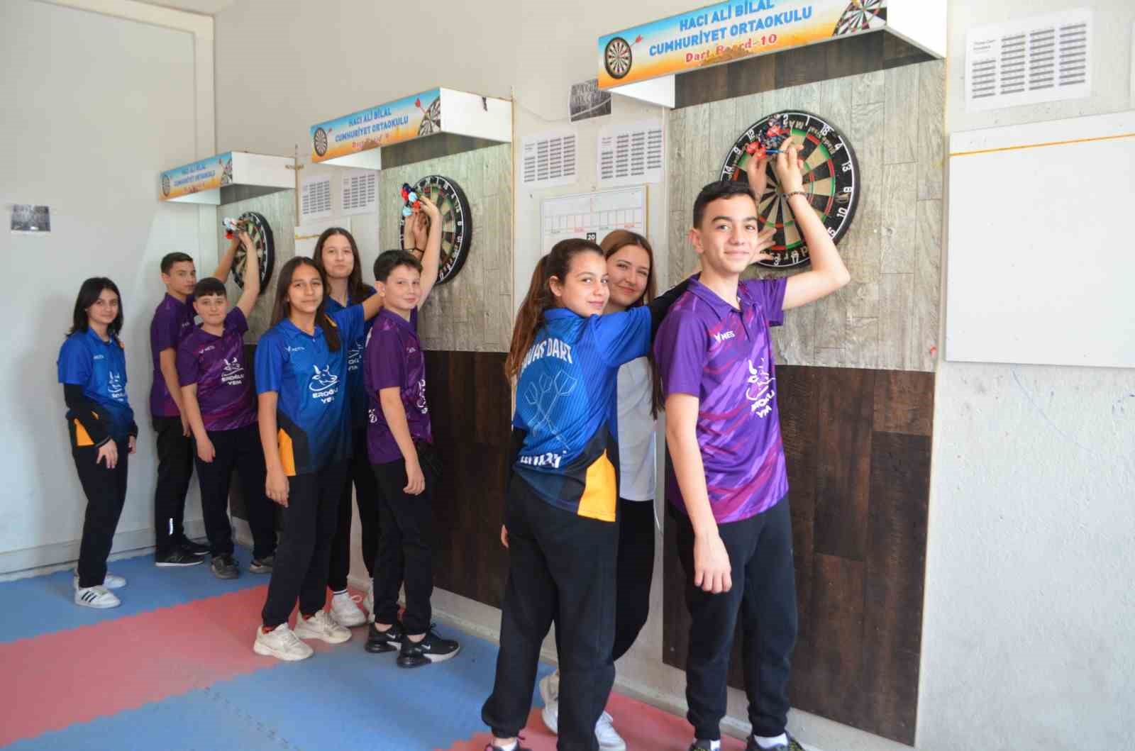 Tavaslı öğrenciler, dartta 2 kez üst üste şampiyon oldu