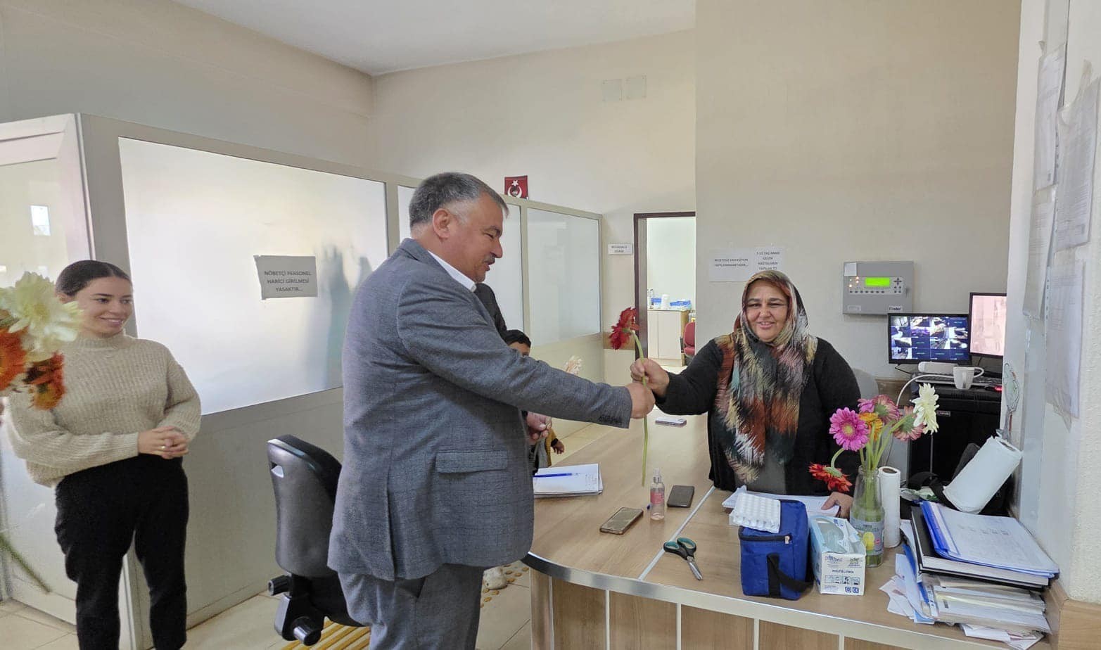 Başkan P&uuml;t&uuml;n sağlık &ccedil;alışanlarını 14 Mart&rsquo;ta yalnız bırakmadı
