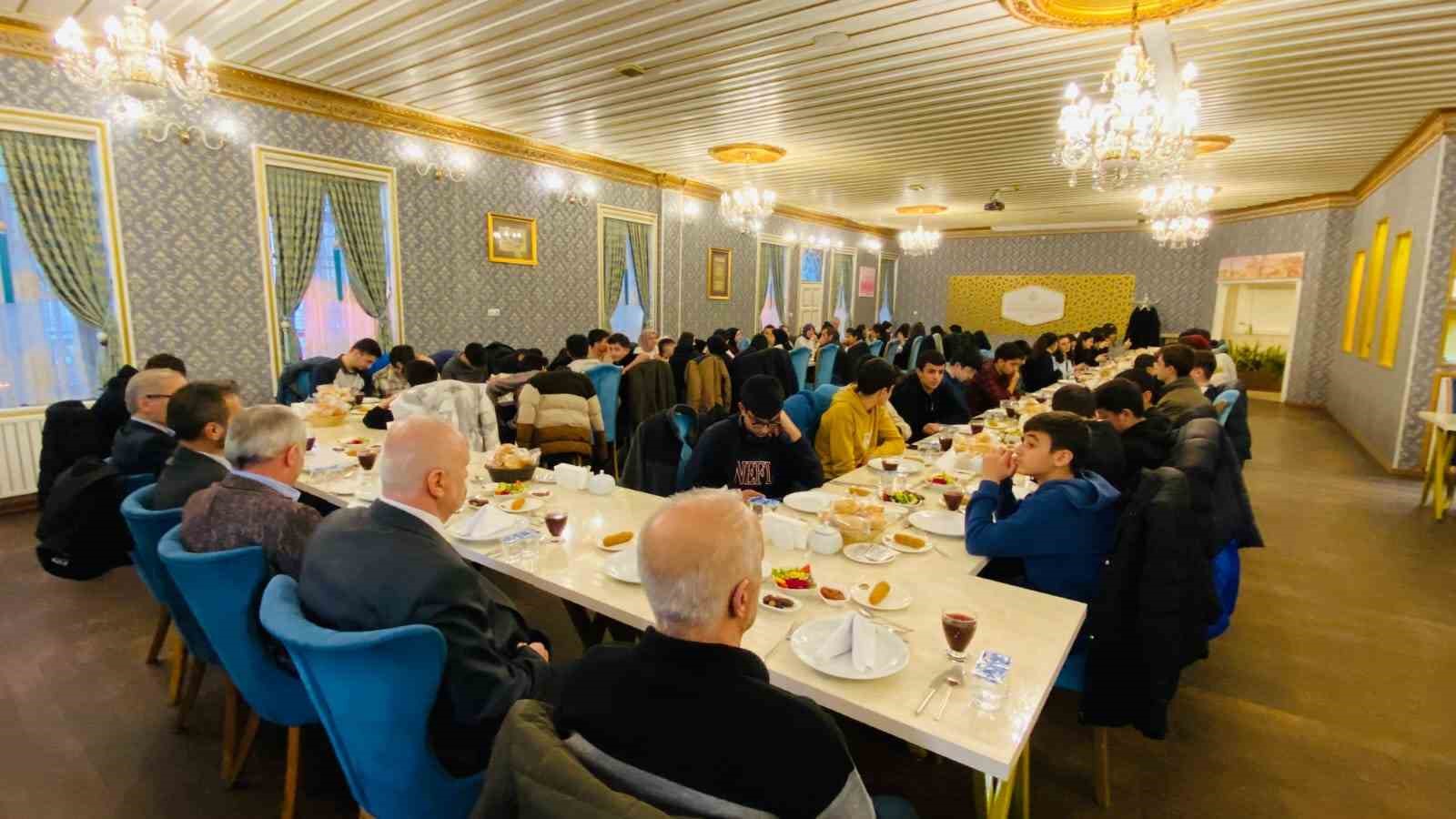 Necmettin Erbakan Fen Lisesi’nde geleneksel iftar
