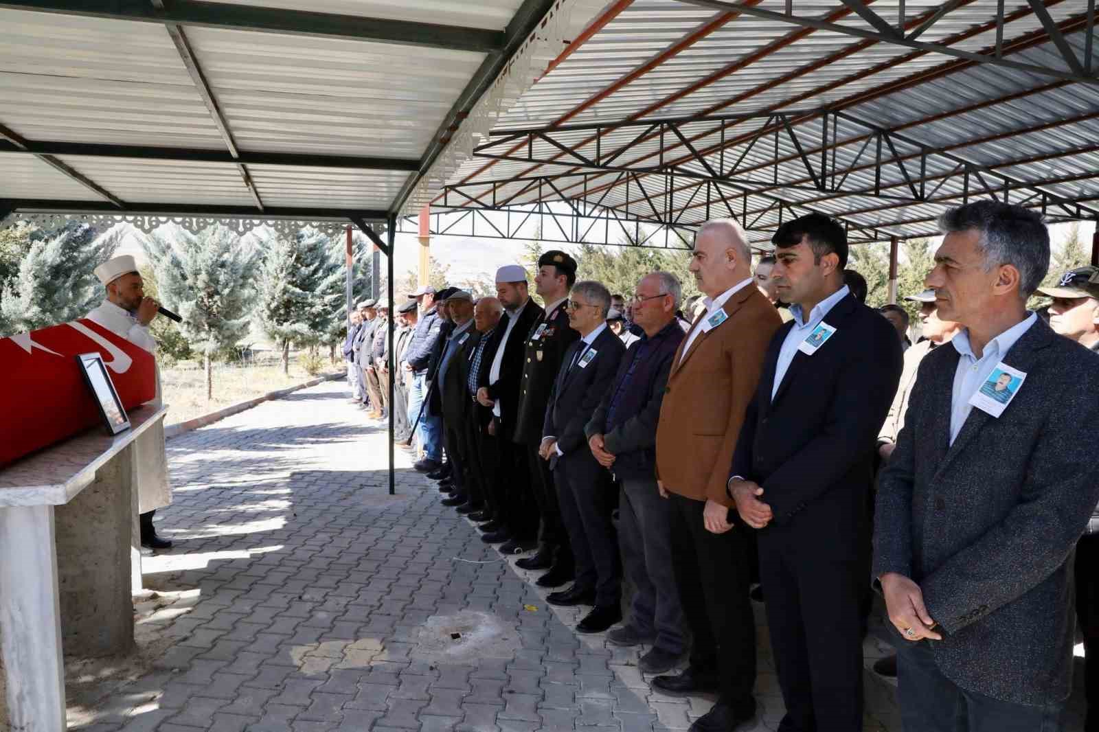 Kıbrıs gazisi törenle son yolculuğuna uğurlandı