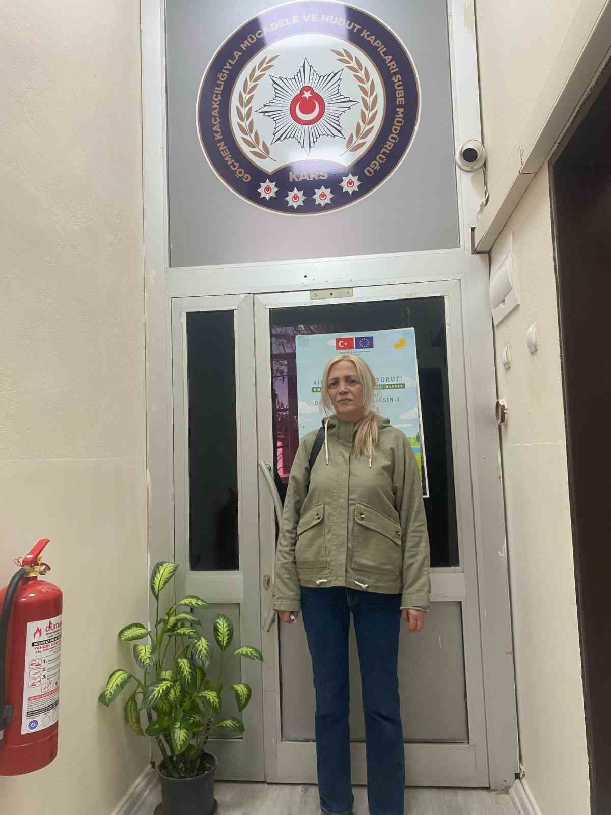 Kars&rsquo;ta 6 d&uuml;zensiz g&ouml;&ccedil;men yakalandı
