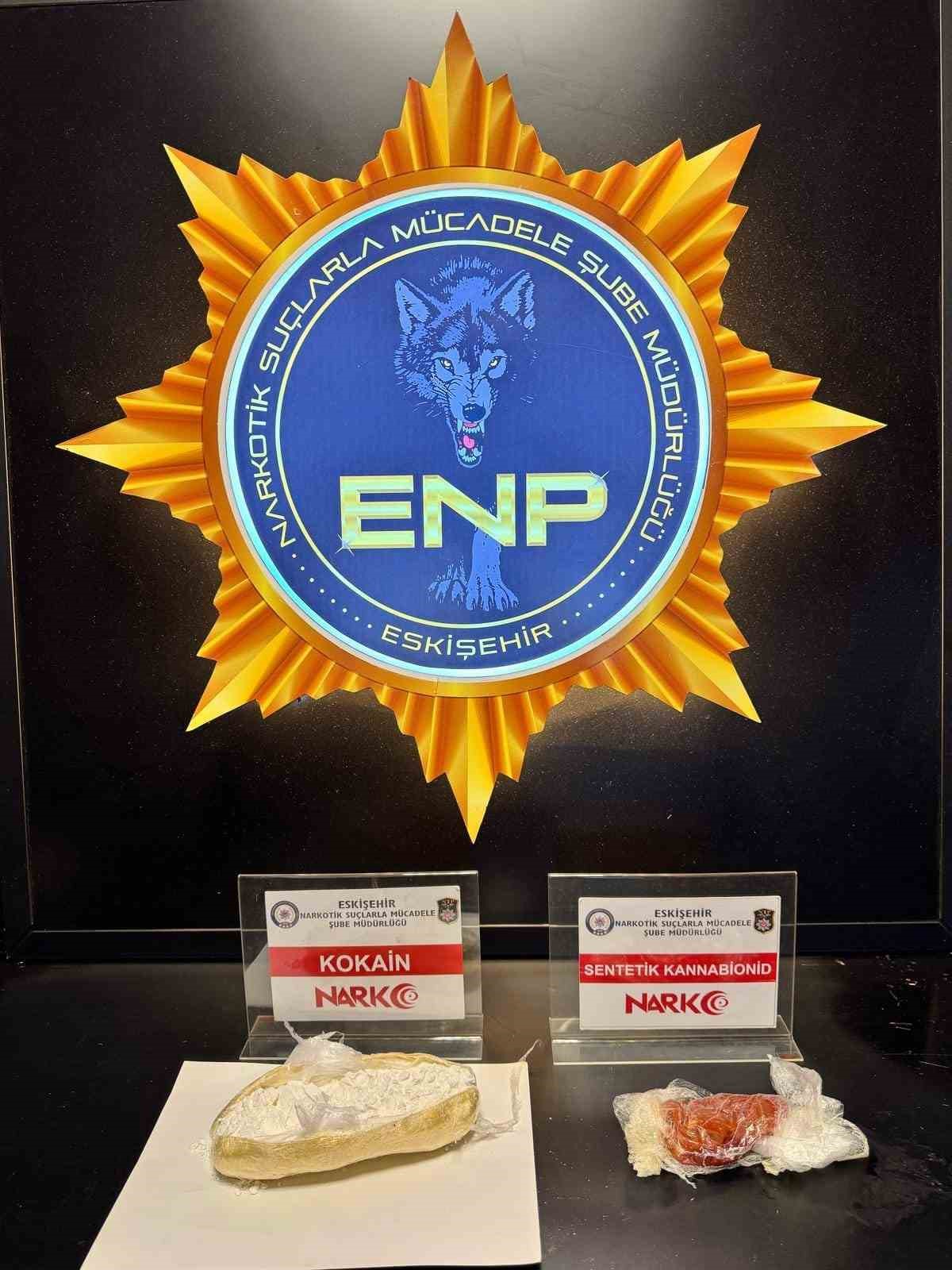 &Uuml;zerine sarılı 9 kilo bonzai &uuml;retilebilecek uyuşturucu madde ele ge&ccedil;irildi
