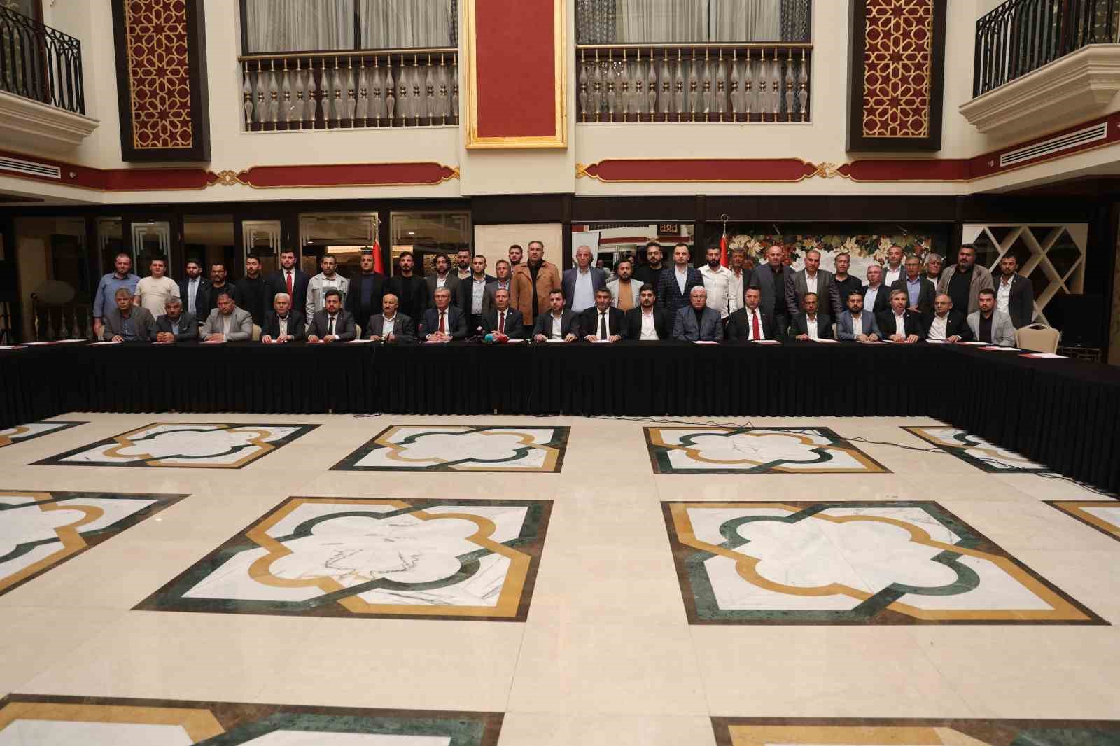 Konya&rsquo;da Yeniden Refah Partisinden 2 belediye başkanı istifa etti
