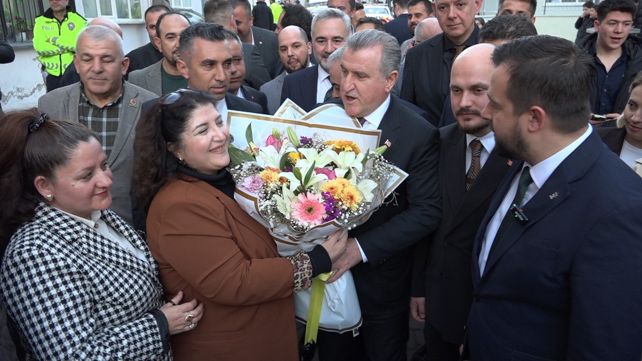 Gen&ccedil;lik ve Spor Bakanı Bak&rsquo;dan spor tesisi s&ouml;z&uuml;
