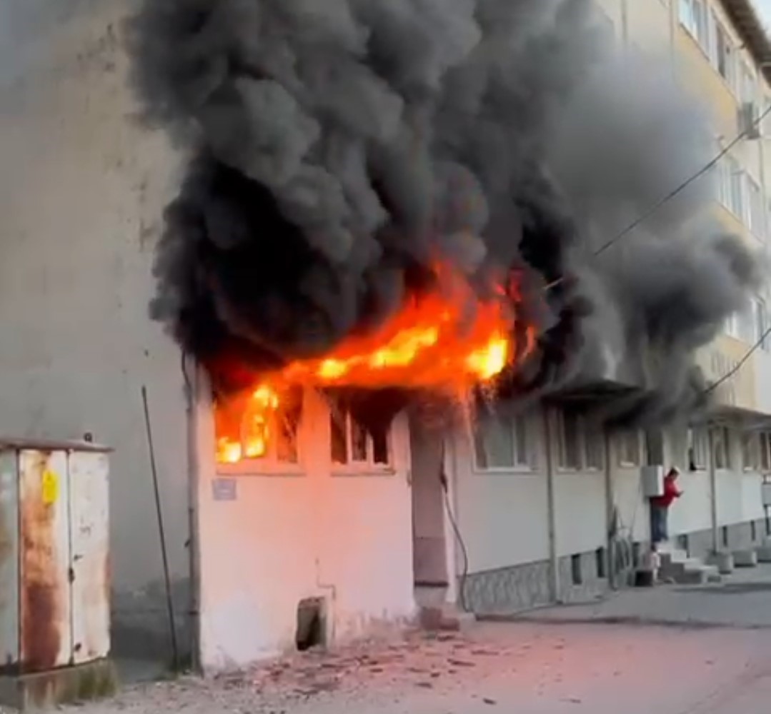 Gelibolu’da alevlere teslim olan ev kullanılamaz hale geldi