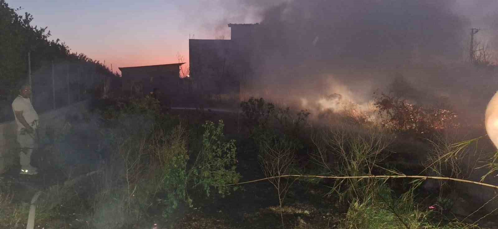Bahçede çıkan yangını itfaiye söndürdü