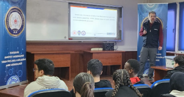 Öğrenciler ve öğretmenler siber suçlarla ilgili bilgilendirdi