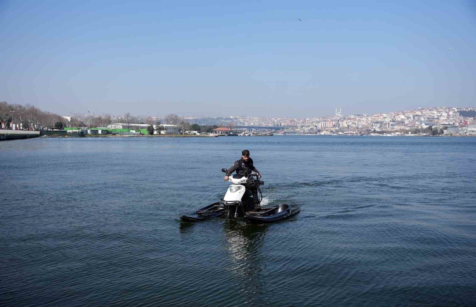 İstanbul’da hem denizde hem karada gidebilen motosiklet yaptı
