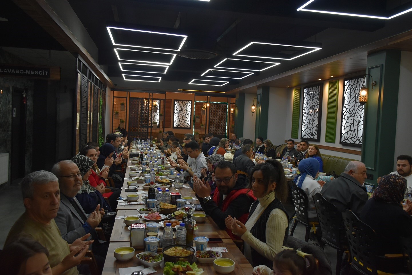 Şehit aileleri ve gaziler iftar yemeğinde bir araya geldiler
