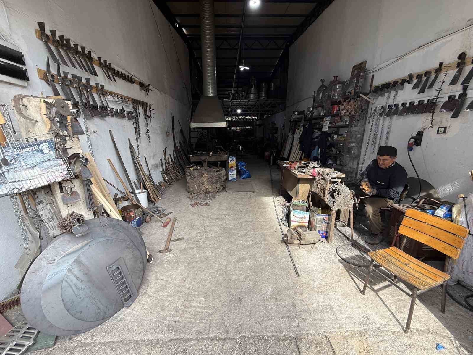 Teknolojiye direnen mesleğin son temsilcileri çırak bulamıyor