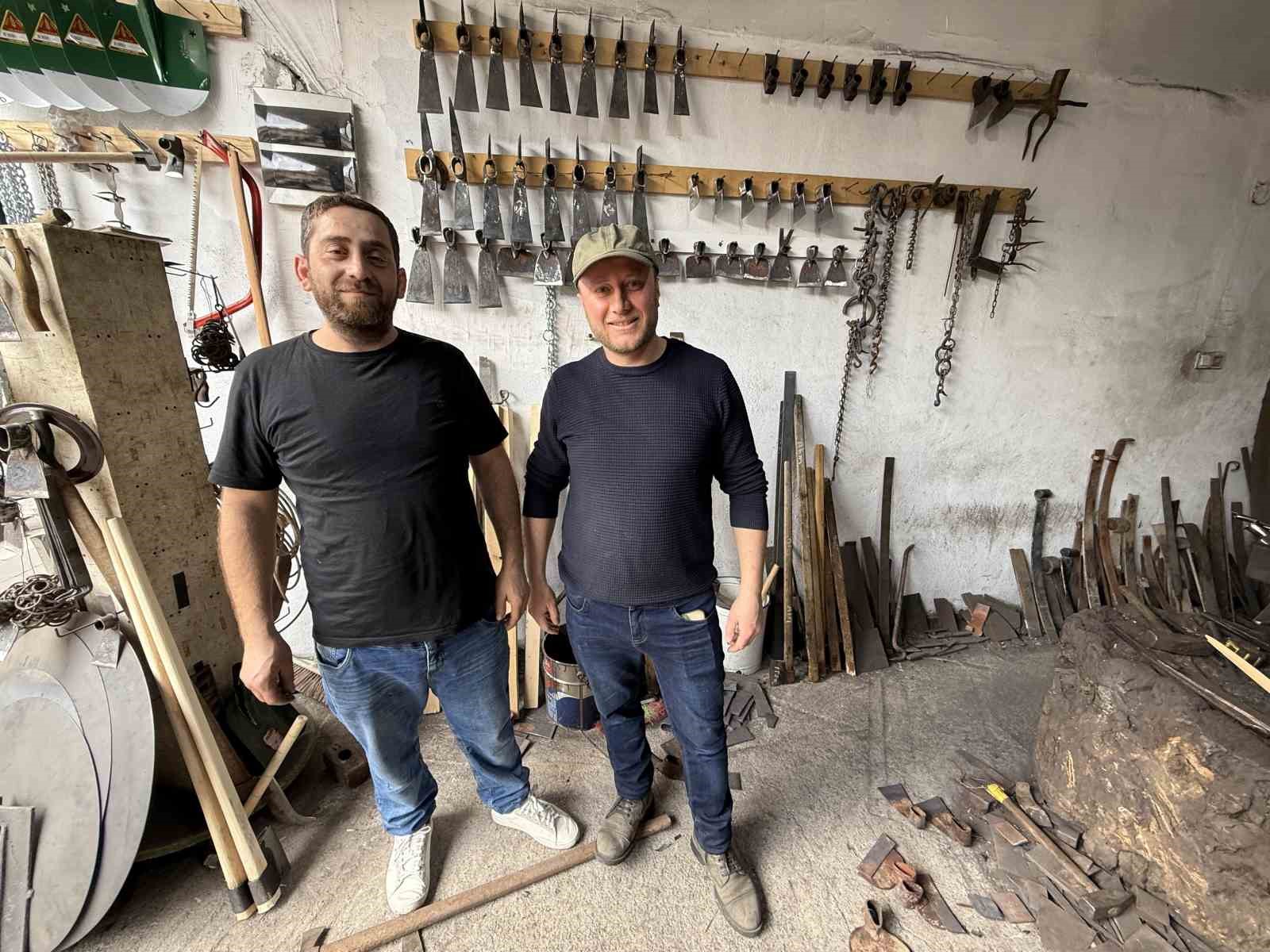 Teknolojiye direnen mesleğin son temsilcileri &ccedil;ırak bulamıyor
