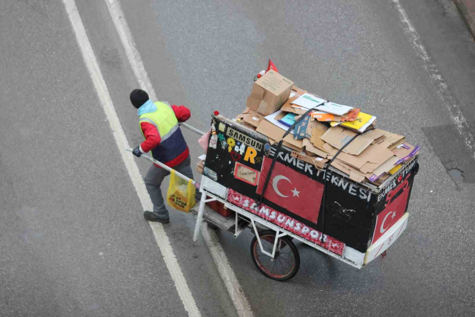 Kağıt toplayıcısının &lsquo;ekmek teknesi&rsquo;
