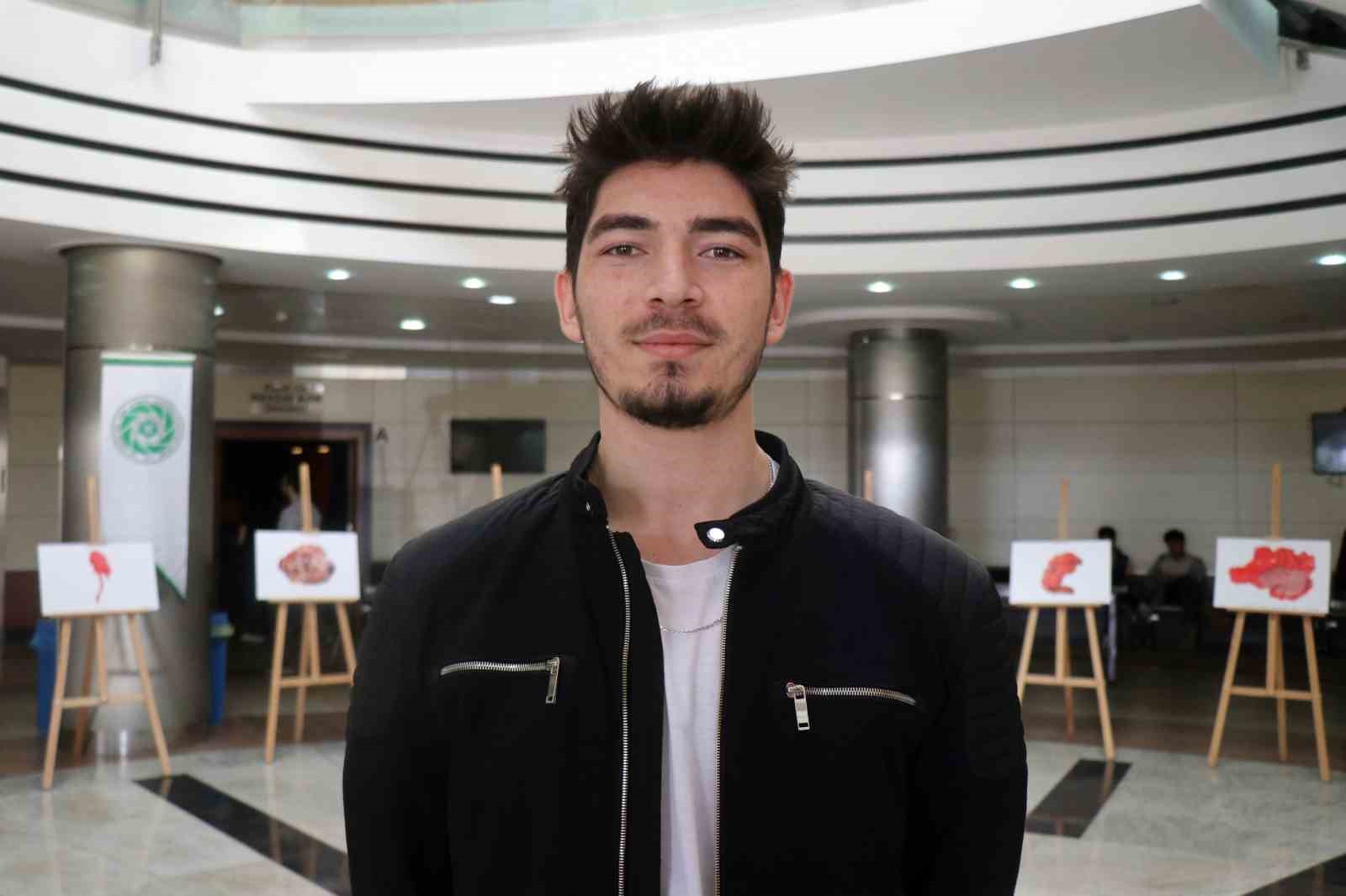 Organları sanat eserine d&ouml;n&uuml;şt&uuml;r&uuml;yor
