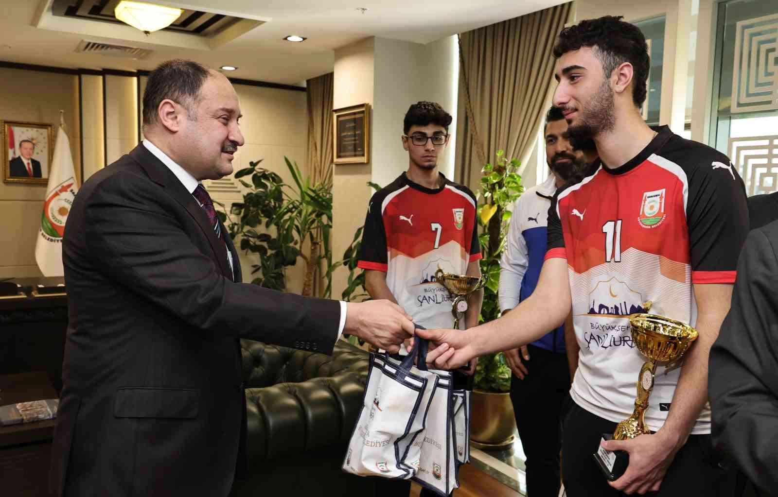 Şampiyonluklarını Gülpınar’a armağan ettiler